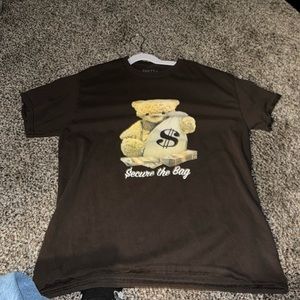 Brown secure the bag short sleeve tee